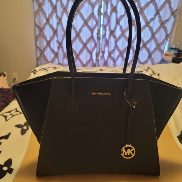 Avril Extra-Large Leather Top-Zip Tote Bag New with tags - Picture 5 of 14